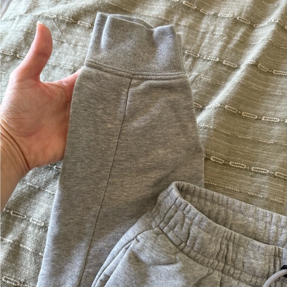 Nike women’s Gray Jogger Pants - Picture 5 of 6